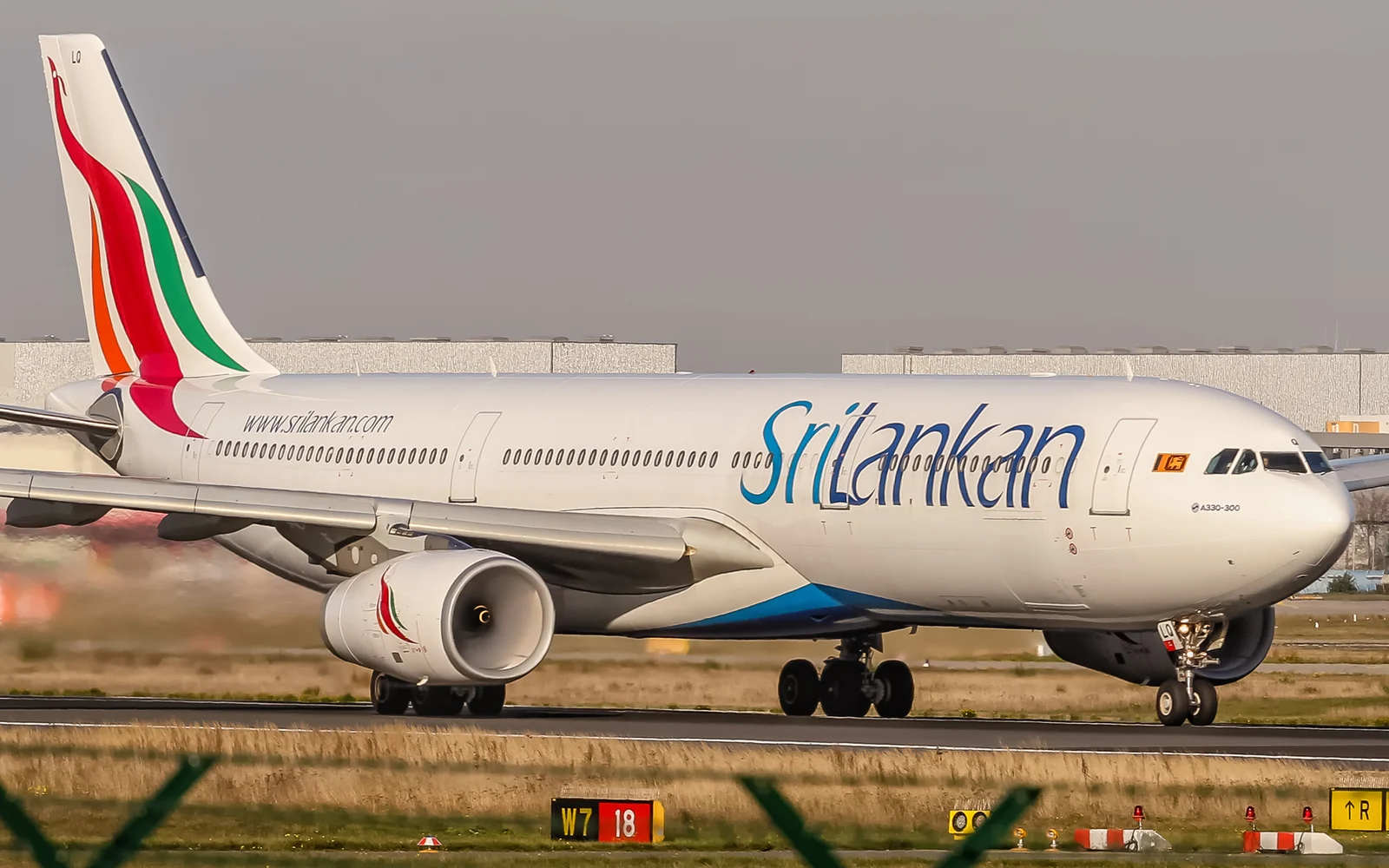 SriLankan Airlines Airbus A330-300 4R-ALQ